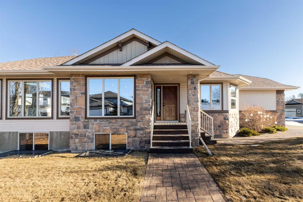 Picture of 6371 Cedar Way , Innisfail Real Estate Listing