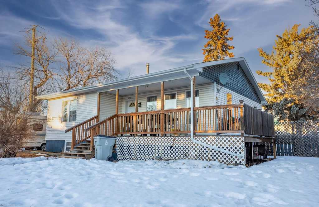 Picture of 502 5 Avenue , Wainwright Real Estate Listing