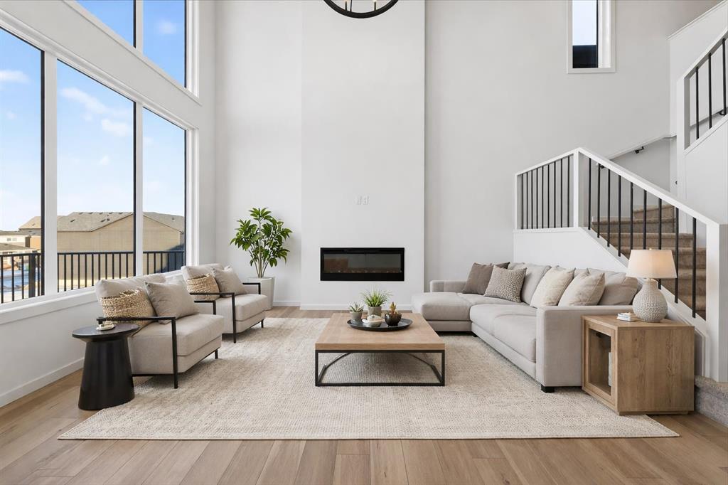 Picture of 82 Versant Rise SW, Calgary Real Estate Listing