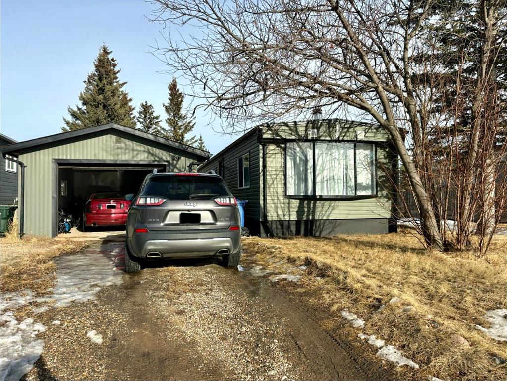 Picture of 29 Southridge Crescent , Didsbury Real Estate Listing