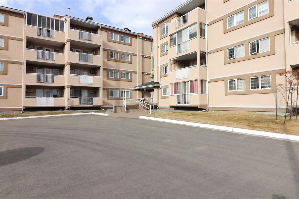 Picture of 212, 22 Park Meadows Drive SE, Medicine Hat Real Estate Listing