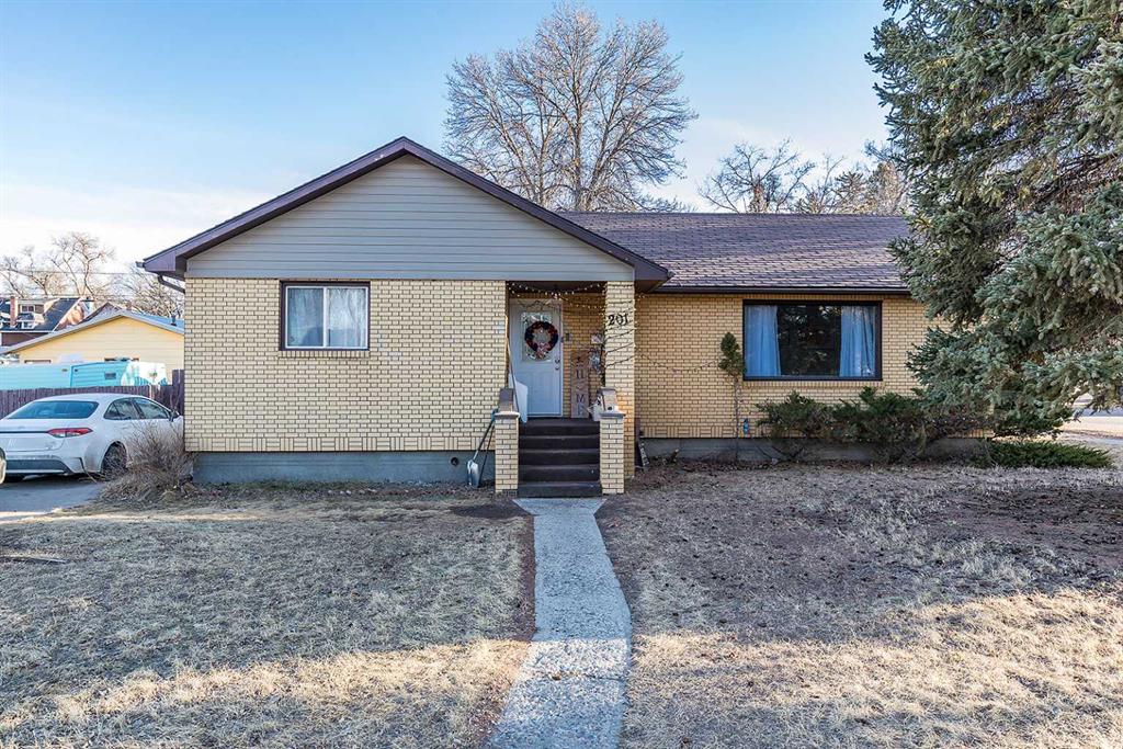 Picture of 201 5 Street SE, Medicine Hat Real Estate Listing