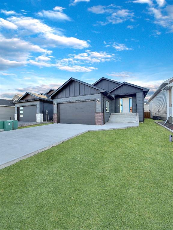 Picture of 320 Greenwood Place , Coalhurst Real Estate Listing