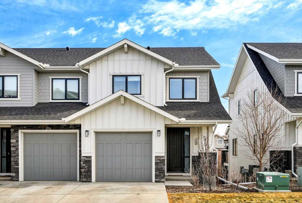 Picture of 168 Crestridge Common SW, Calgary Real Estate Listing