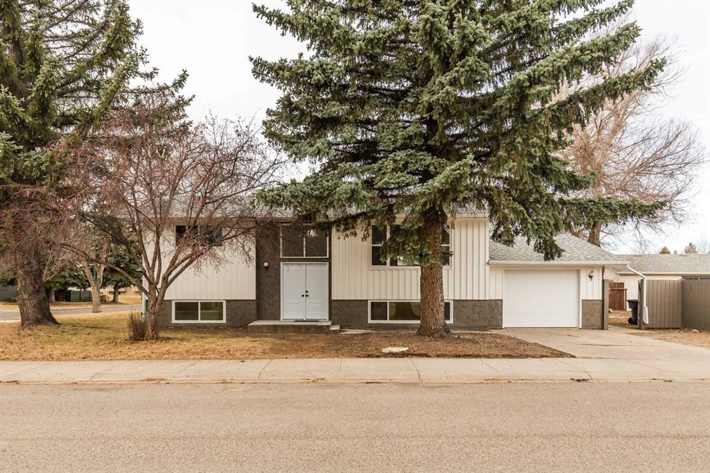 Picture of 2302 16 Street N, Lethbridge Real Estate Listing