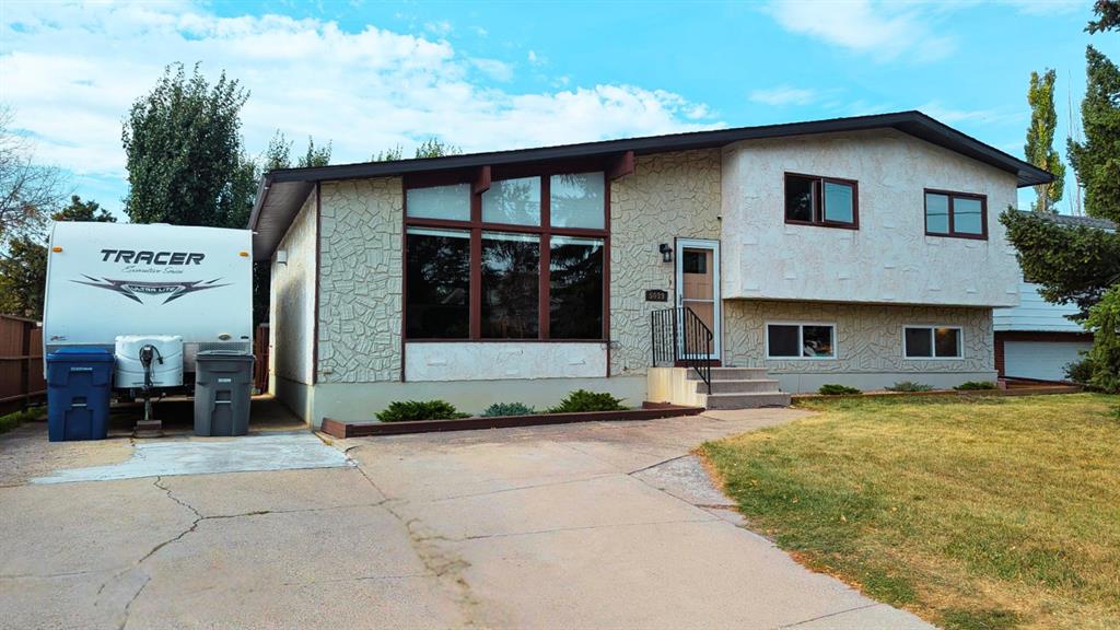 Picture of 5039 4 Street W, Claresholm Real Estate Listing