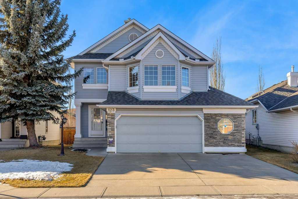 Picture of 123 Valley Glen Bay NW, Calgary Real Estate Listing