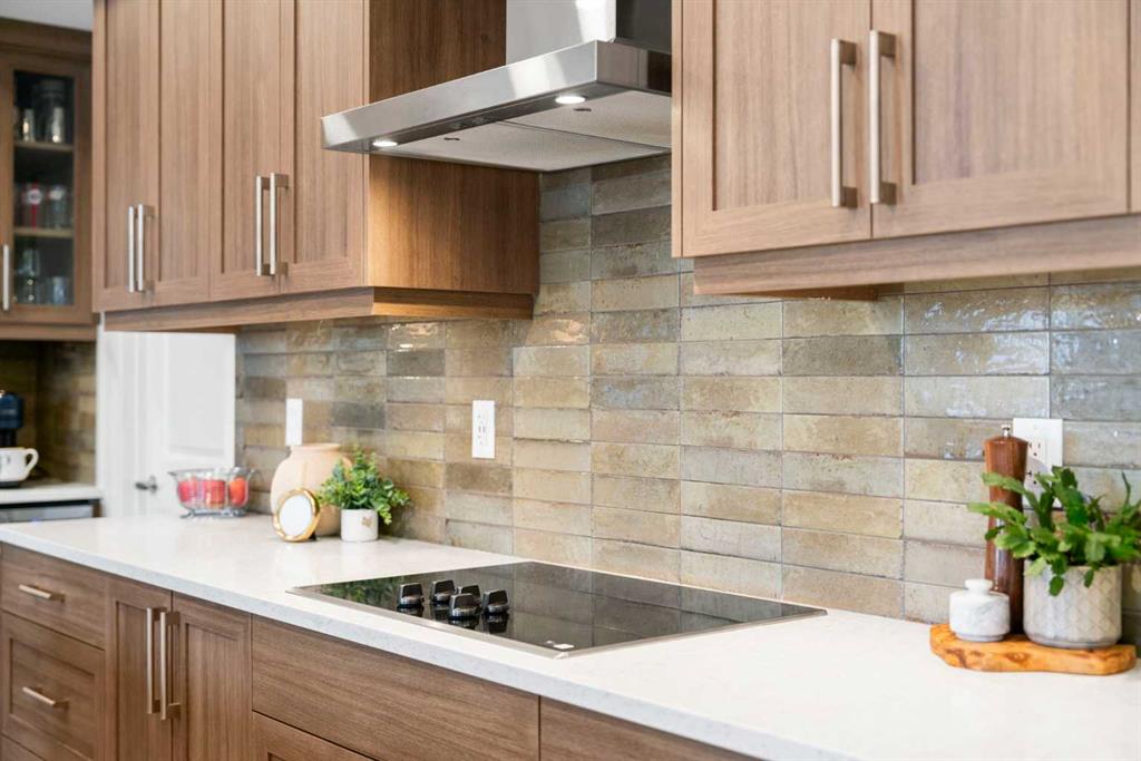 Picture of 2208, 33 Carringham Gate NW, Calgary Real Estate Listing