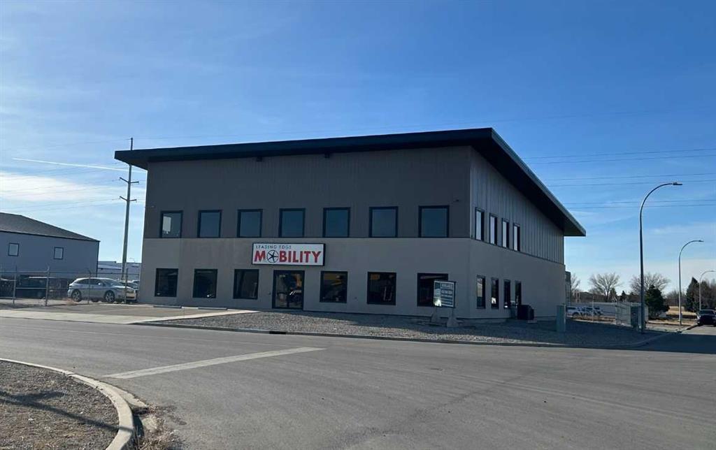 Picture of 3174 34 Street N, Lethbridge Real Estate Listing