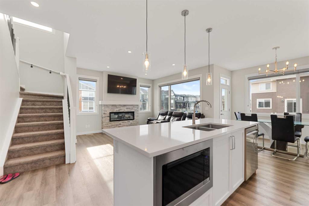Picture of 7 Corner Glen Common NE, Calgary Real Estate Listing