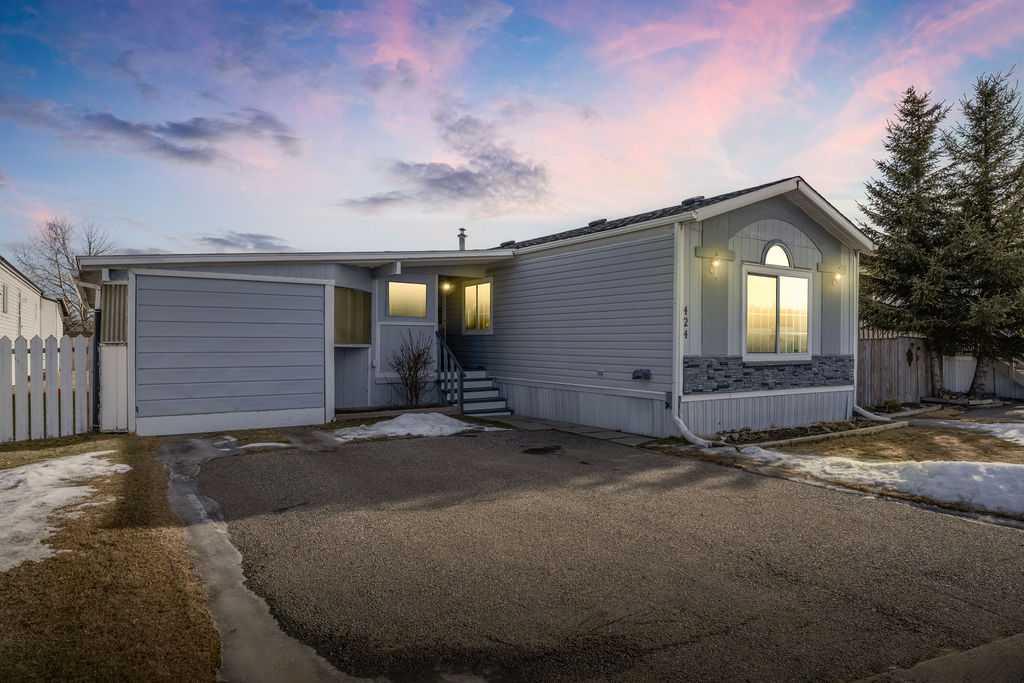 Picture of 424 Heritage Crescent , Okotoks Real Estate Listing