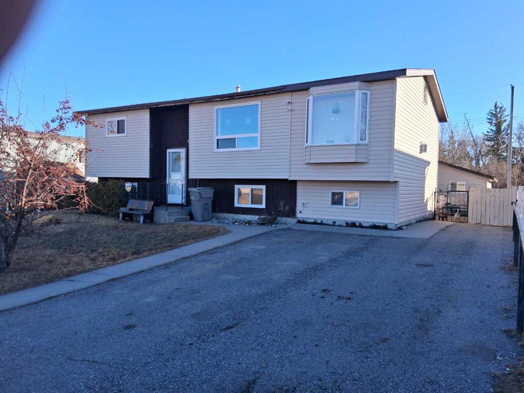 Picture of 210 MacEwan Street , Granum Real Estate Listing