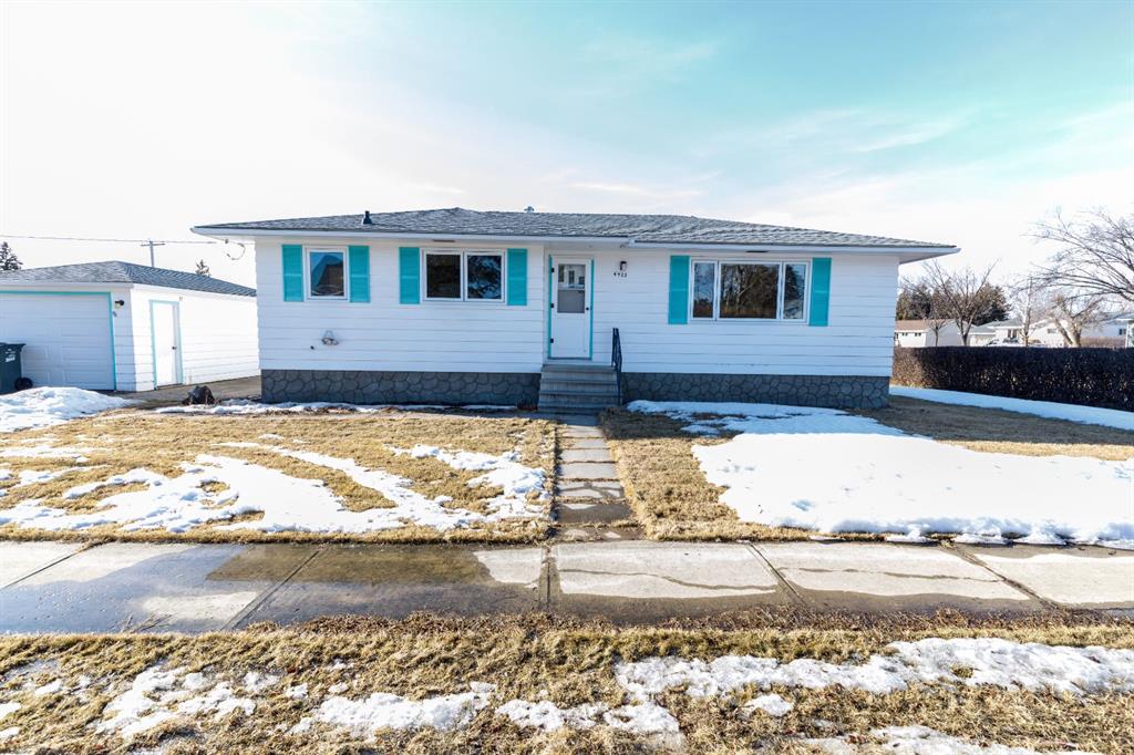 Picture of 4922 46 Street , Bentley Real Estate Listing