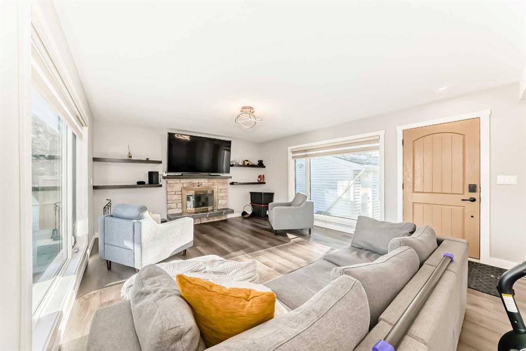 Picture of 9816 Palistone Road SW, Calgary Real Estate Listing