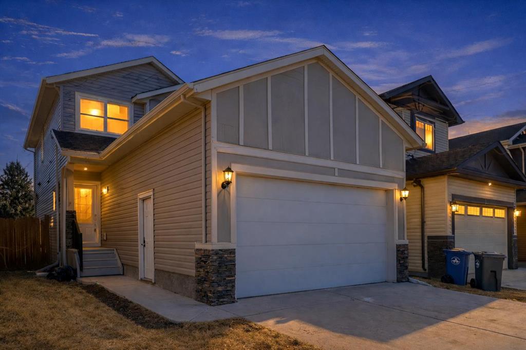Picture of 1006 Shantz Place , Crossfield Real Estate Listing