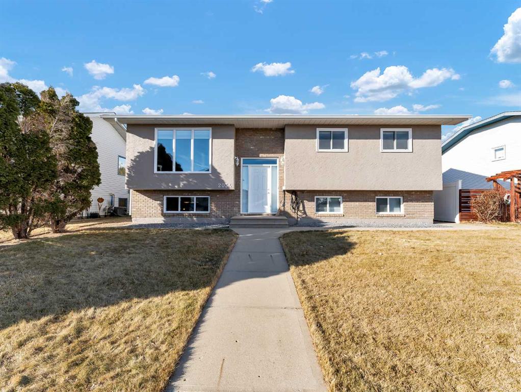 Picture of 2034 Hatcher Drive NE, Medicine Hat Real Estate Listing