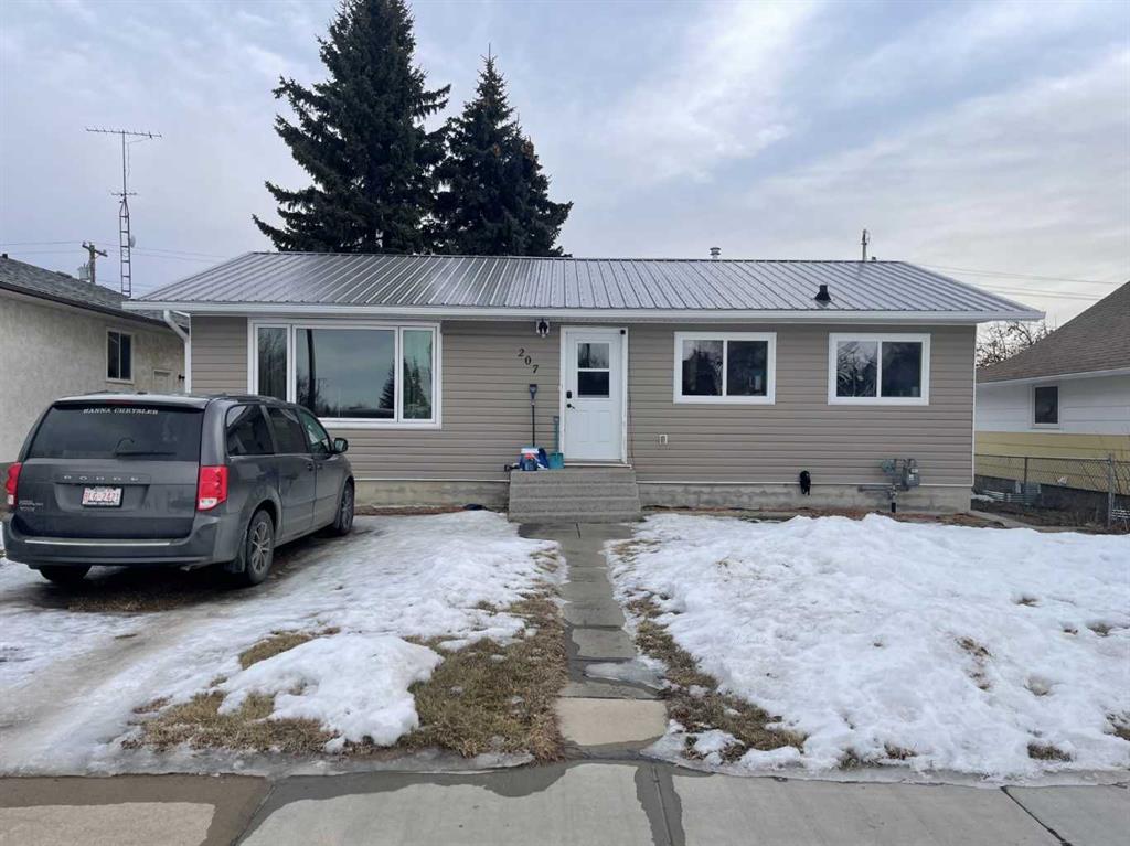 Picture of 207 7 Avenue E, Hanna Real Estate Listing
