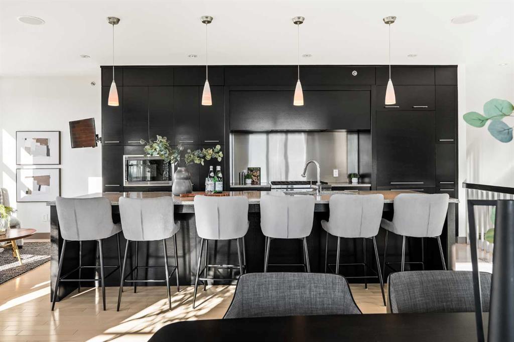 Picture of 101 Aspen Meadows Hill SW, Calgary Real Estate Listing