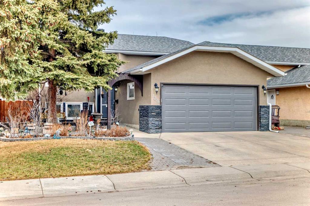 Picture of 1328 Meadowbrook Drive SE, Airdrie Real Estate Listing