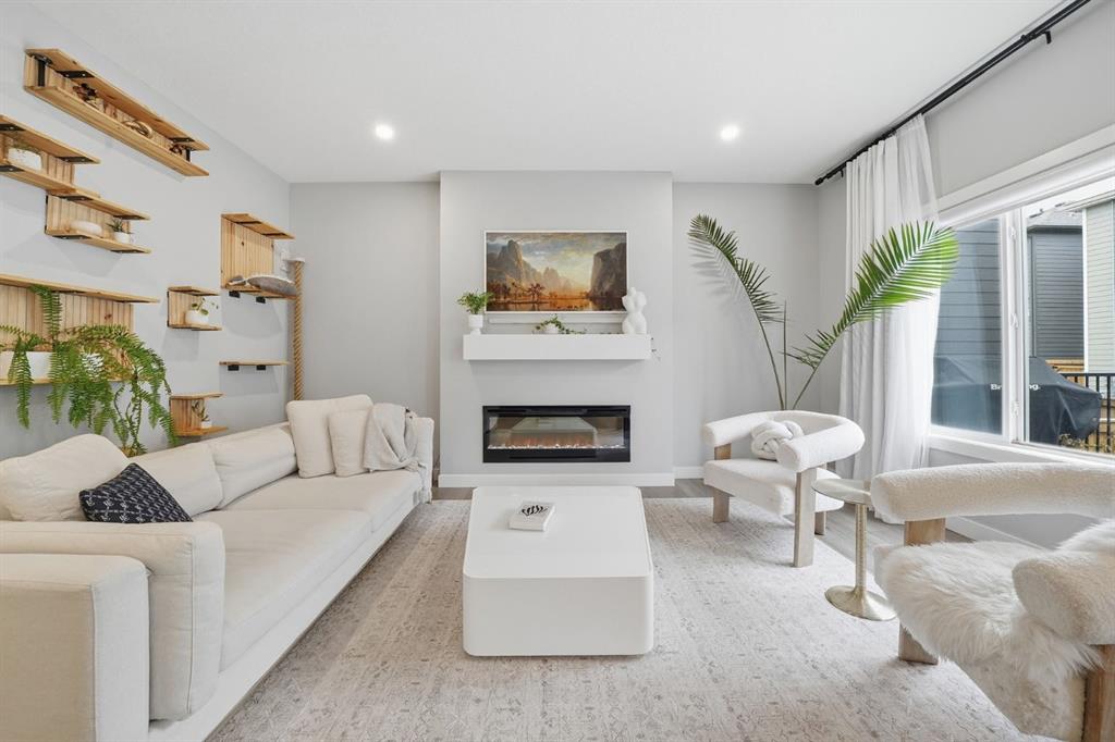 Picture of 902 Bluerock Way SW, Calgary Real Estate Listing