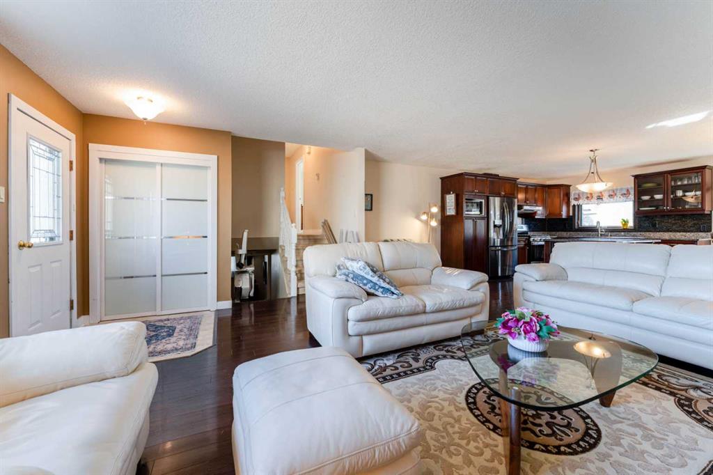 Picture of 126 Ojibwa Place W, Lethbridge Real Estate Listing