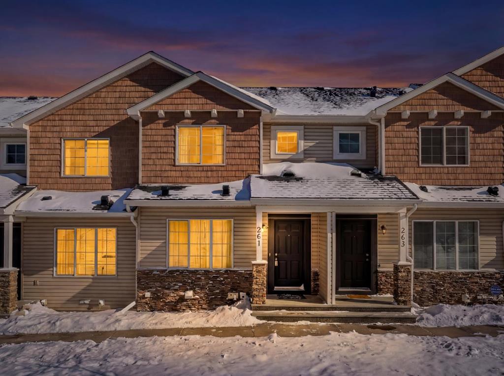Picture of 261 Pantego Lane NW, Calgary Real Estate Listing