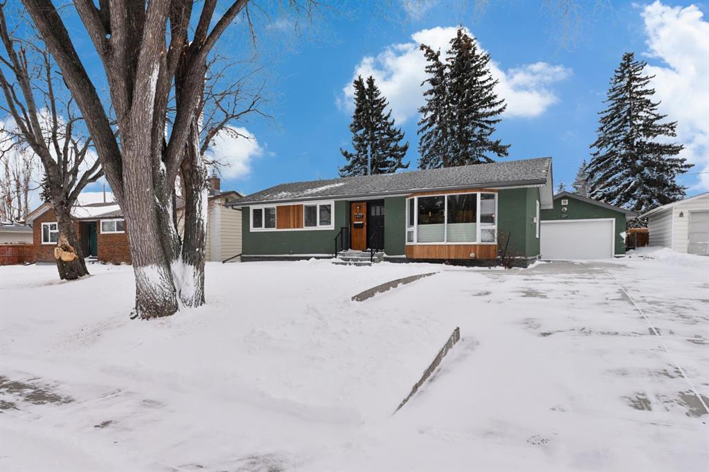 Picture of 6427 Lombardy Crescent SW, Calgary Real Estate Listing
