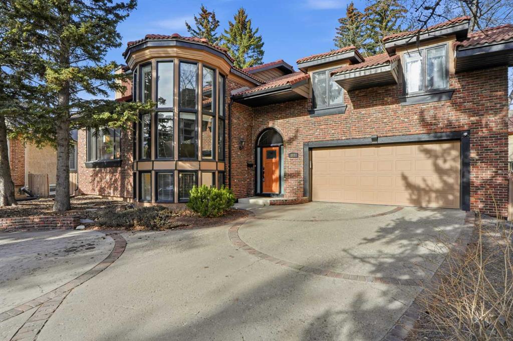 Picture of 311 Coach Light Bay SW, Calgary Real Estate Listing