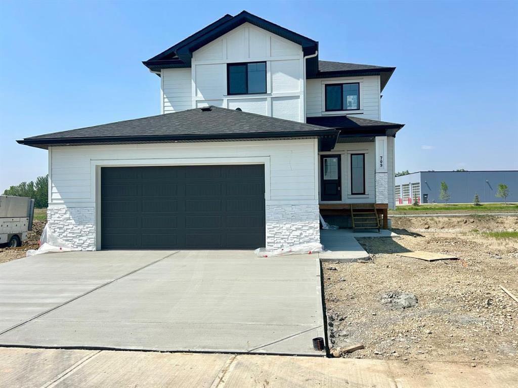 Picture of 709 Mandalay Avenue , Carstairs Real Estate Listing