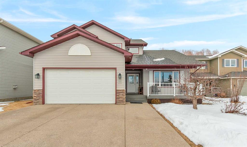 Picture of 808 Stonehaven Drive , Carstairs Real Estate Listing