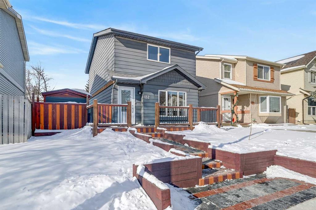 Picture of 132 Erin Grove Close SE, Calgary Real Estate Listing