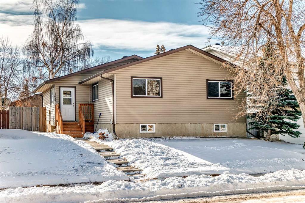 Picture of 1837 Meadowbrook Drive SE, Airdrie Real Estate Listing