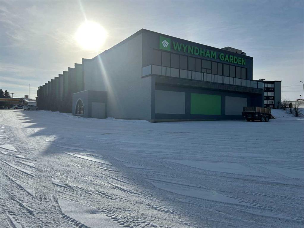 Picture of 954 7 Street SW, Medicine Hat Real Estate Listing