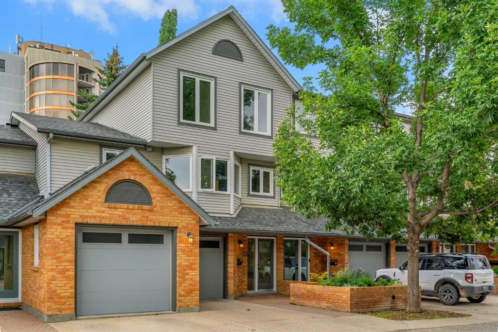 Picture of 22 Coachway Green SW, Calgary Real Estate Listing