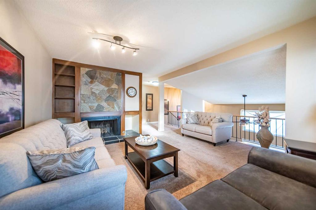 Picture of 959 Ranchview Crescent NW, Calgary Real Estate Listing