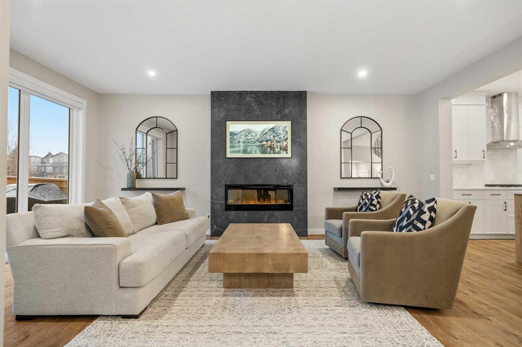 Picture of 135 Silver Spruce Grove SW, Calgary Real Estate Listing