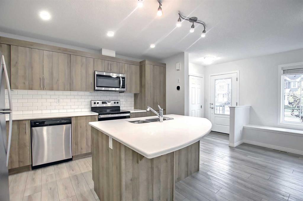 Picture of 39 Yorkville Boulevard SW, Calgary Real Estate Listing