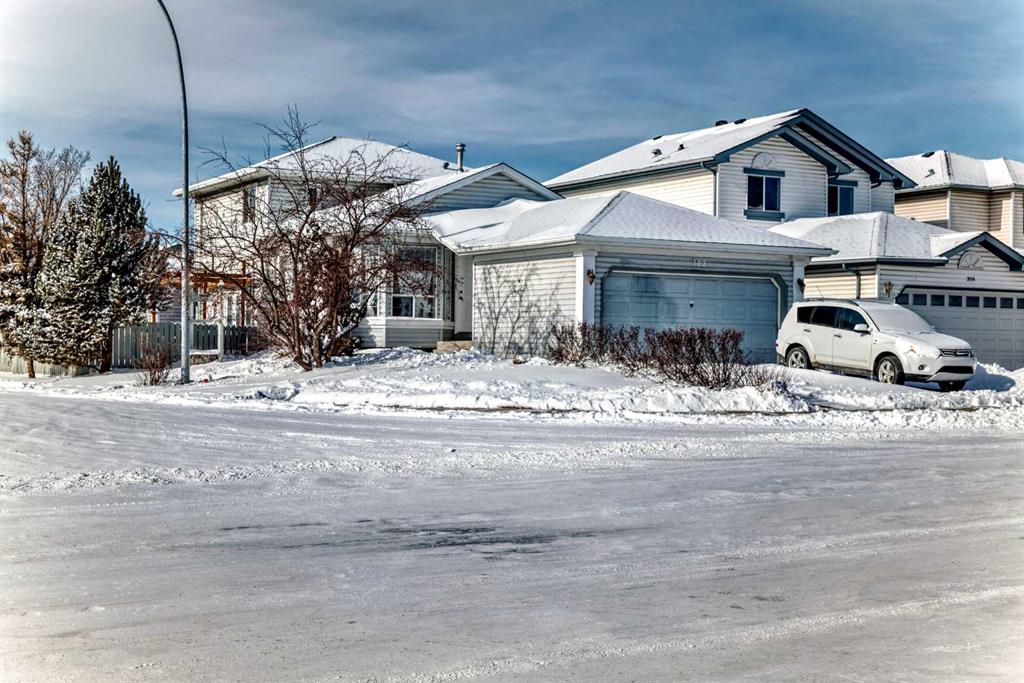 Picture of 302 Applewood Drive SE, Calgary Real Estate Listing