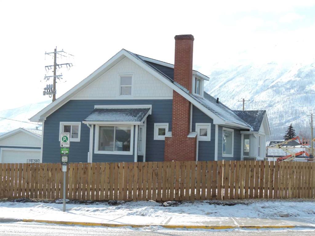 Picture of 701 GEIKIE Street , Jasper Real Estate Listing