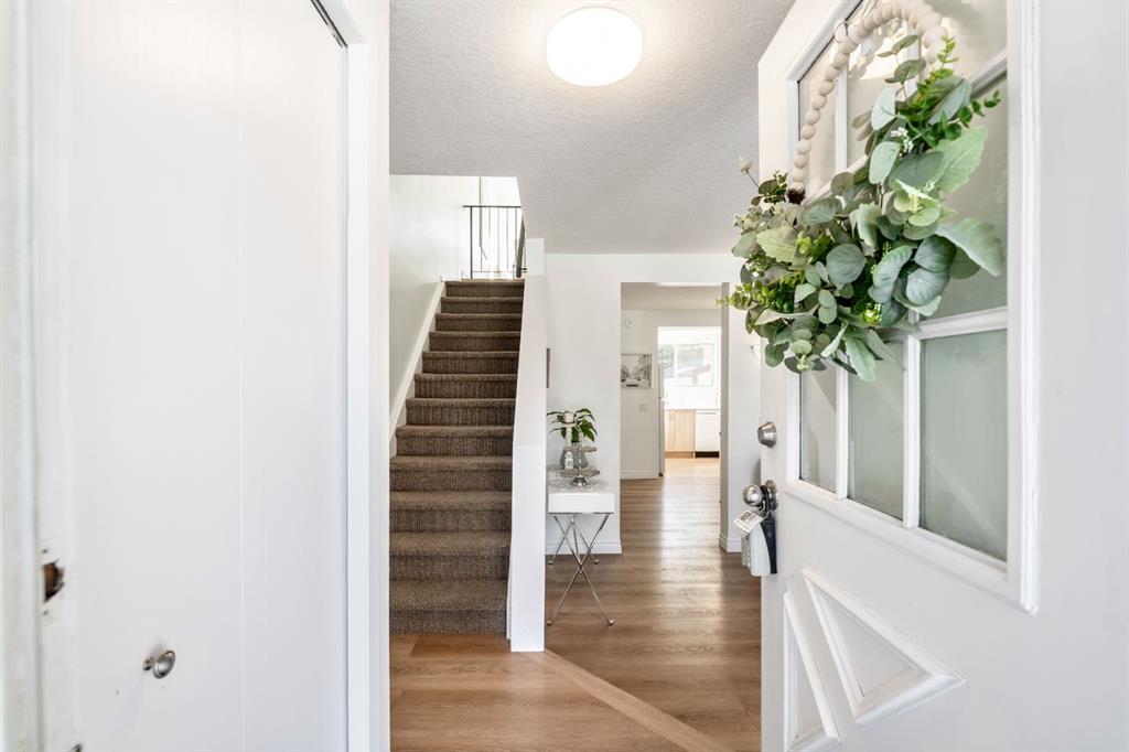 Picture of 2213 Woodview Drive SW, Calgary Real Estate Listing