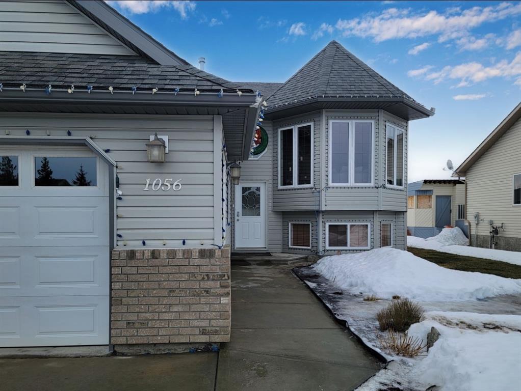 Picture of 1056 10 Street , Beaverlodge Real Estate Listing