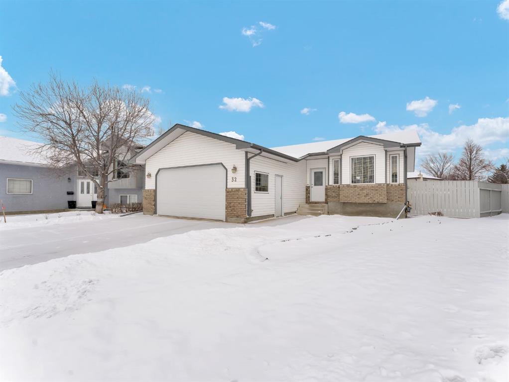 Picture of 32 Sunrise Court SW, Medicine Hat Real Estate Listing