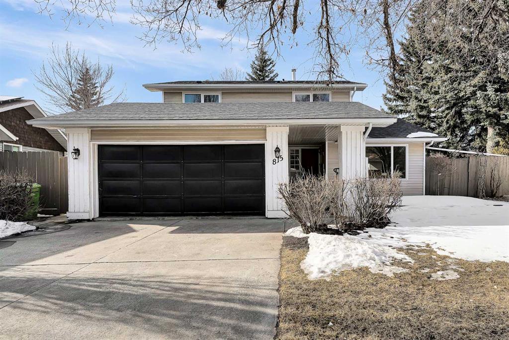 Picture of 815 Woodpark Way SW, Calgary Real Estate Listing