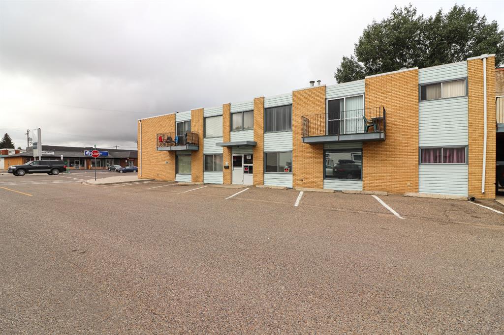 Picture of 121 Broadway Avenue E, Redcliff Real Estate Listing