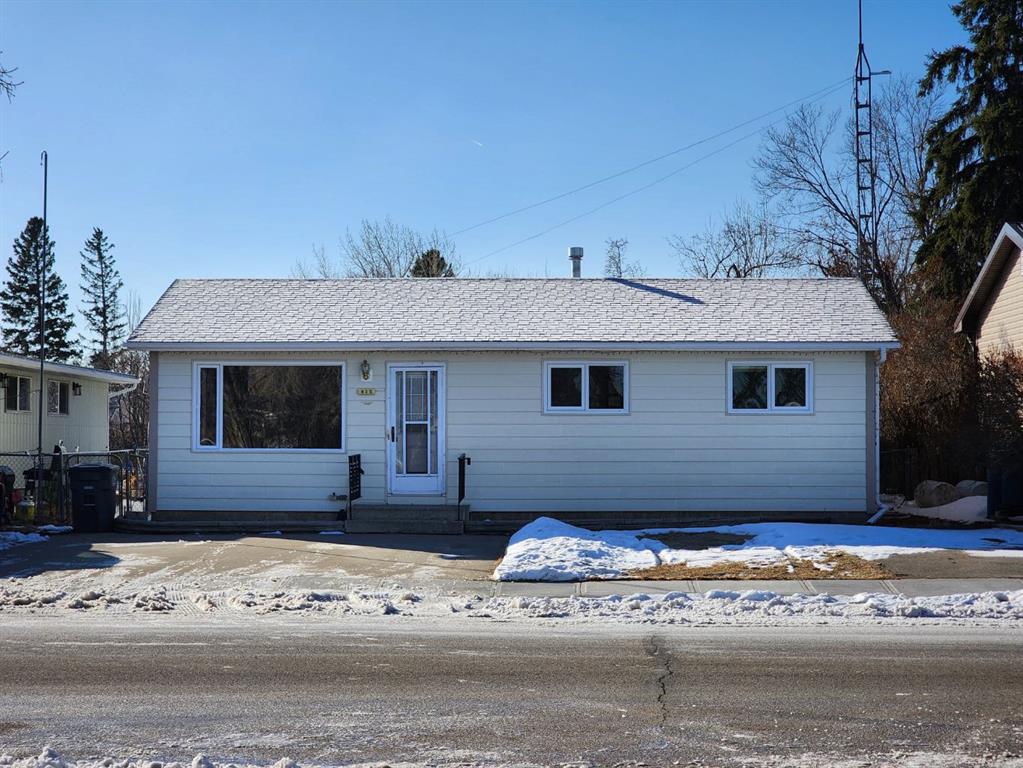 Picture of 415 49 Avenue W, Claresholm Real Estate Listing