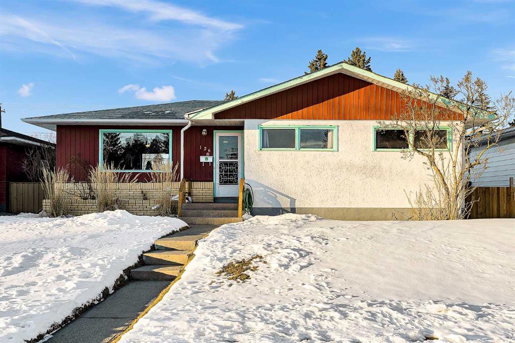 Picture of 126 Springwood Drive SW, Calgary Real Estate Listing