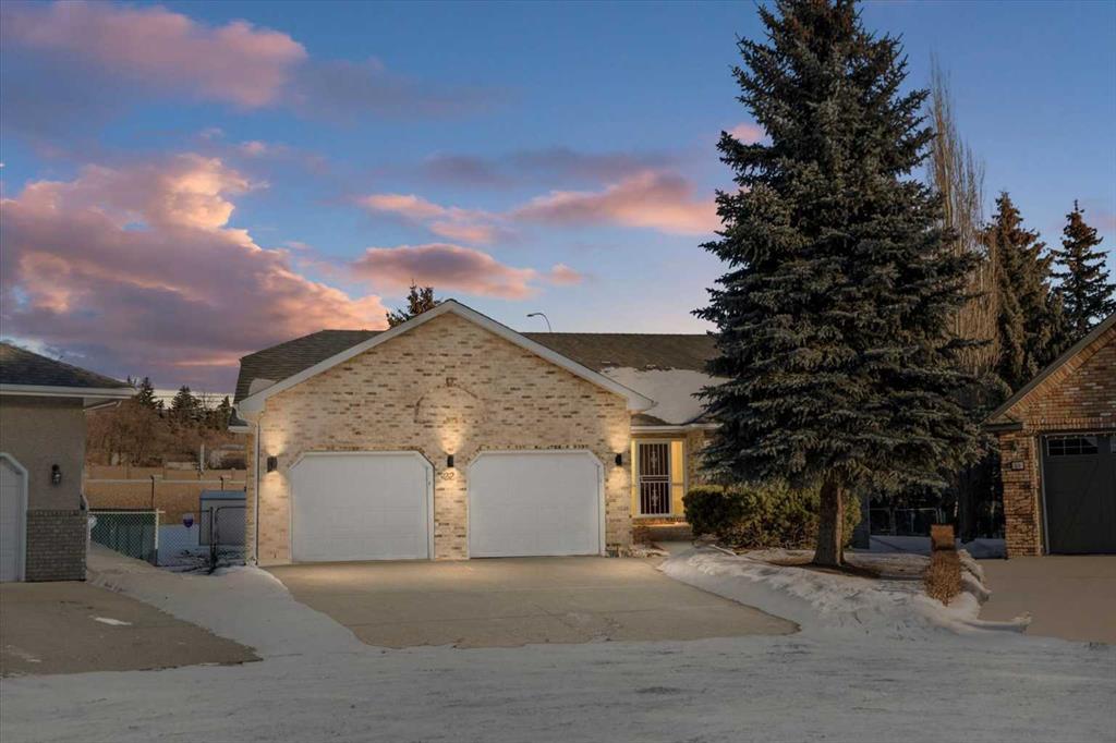 Picture of 22 Varsity Estates Close NW, Calgary Real Estate Listing