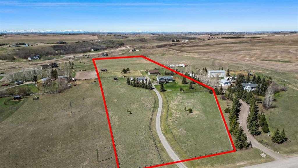 Picture of 306023 92 Street E, De Winton Real Estate Listing