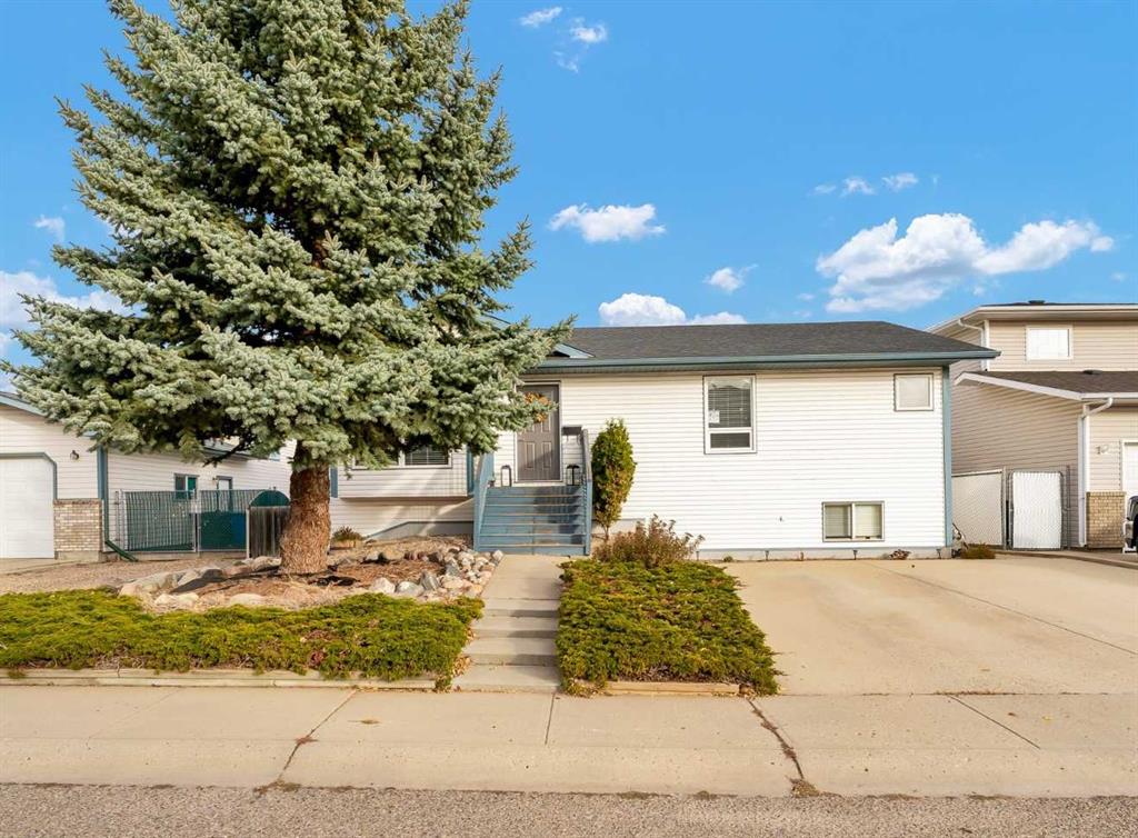 Picture of 135 Sage Close SE, Medicine Hat Real Estate Listing