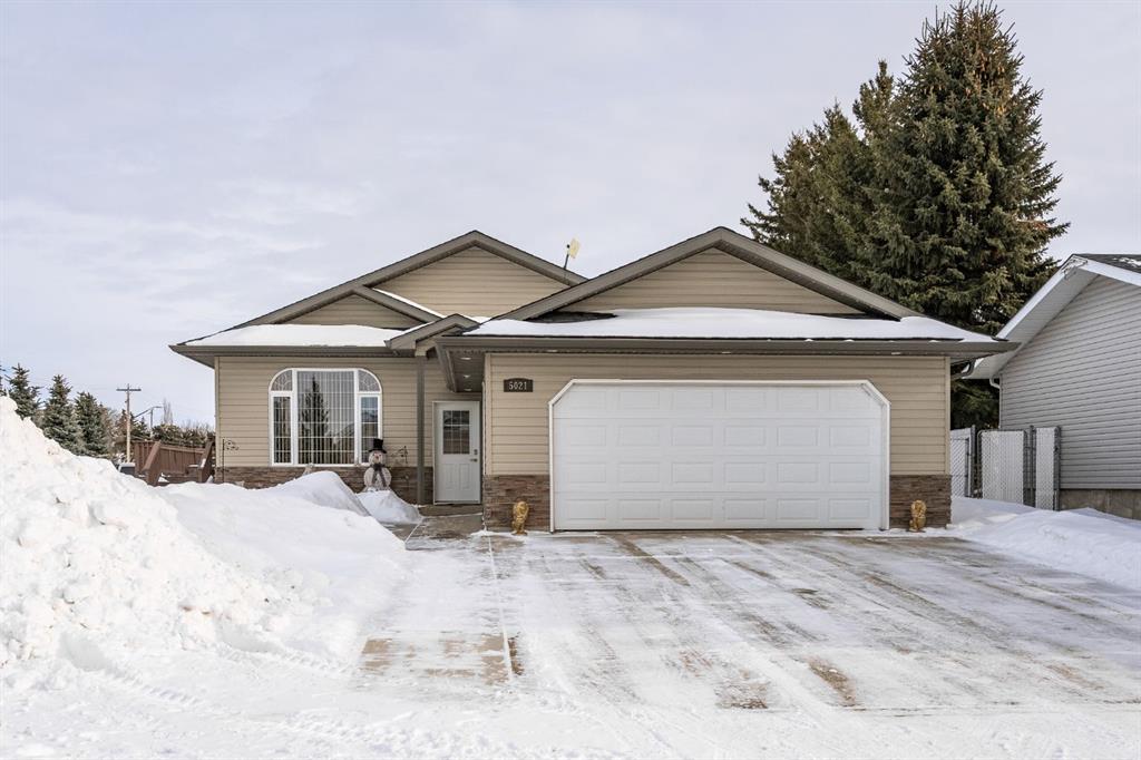 Picture of 5021 58 Street , Daysland Real Estate Listing